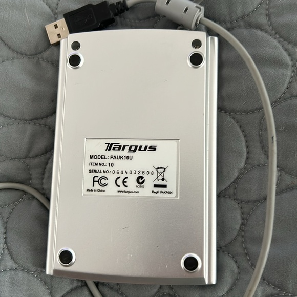 Targus Ultra Mini USB Keypad with USB Port Connector - Picture 4 of 4